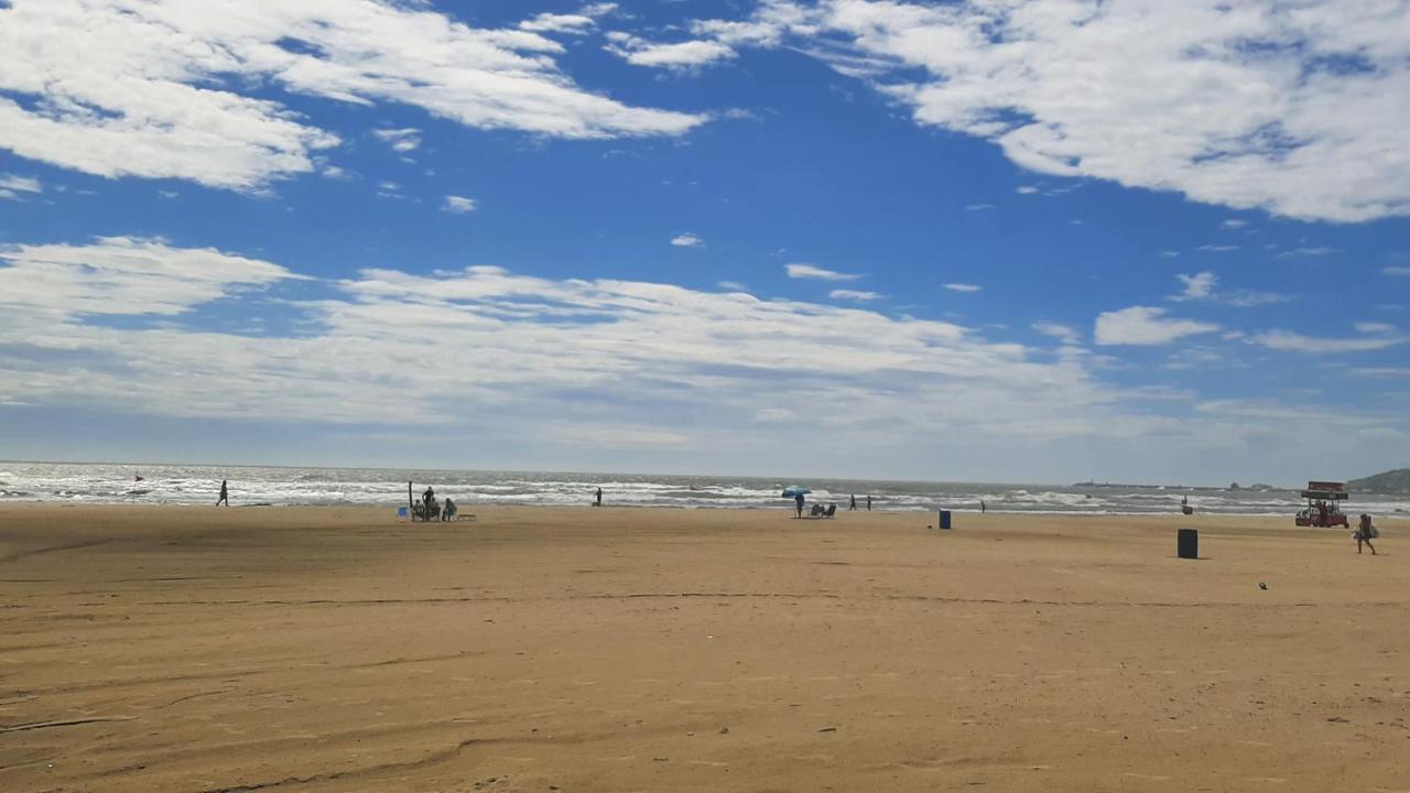 Ampla Cobertura Na Praia Do Mar Grosso Laguna Exterior foto